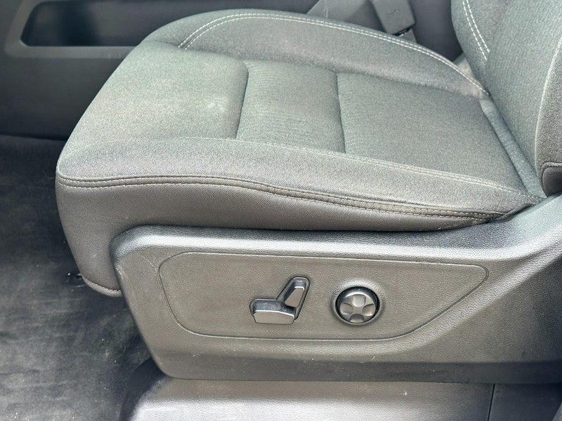 Ram 1500 Vehicle Full-screen Gallery Image 17