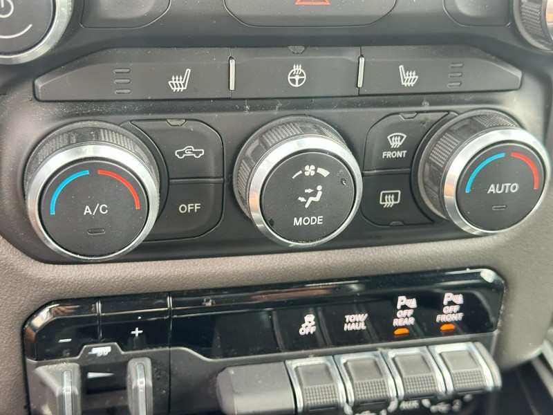 Ram 1500 Vehicle Full-screen Gallery Image 22