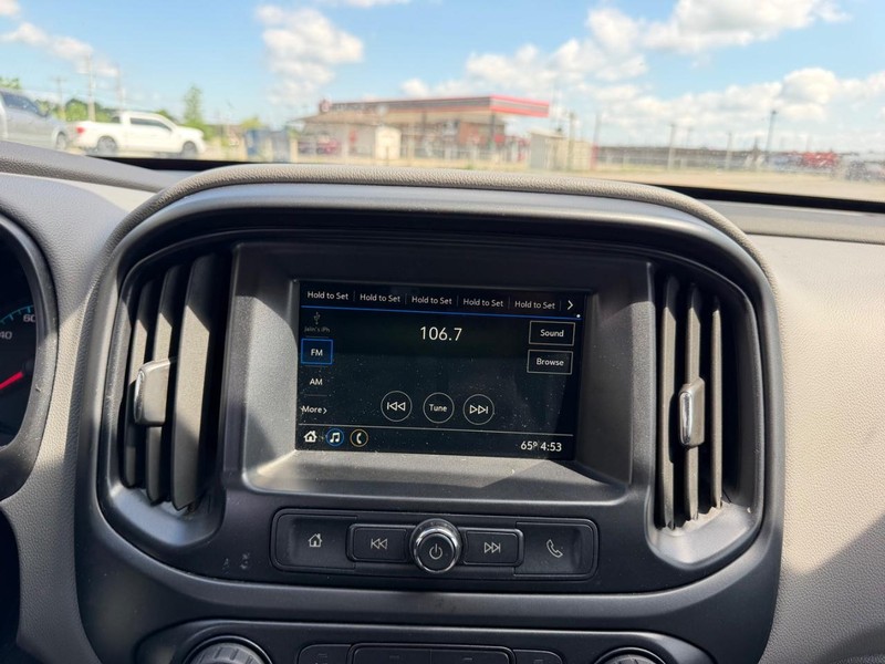 Chevrolet Colorado Vehicle Full-screen Gallery Image 11