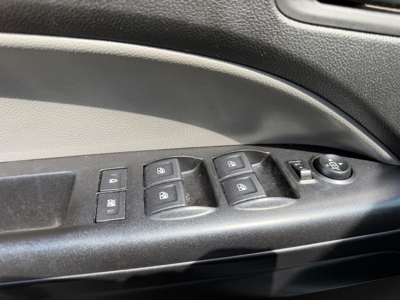 Chevrolet Colorado Vehicle Full-screen Gallery Image 15