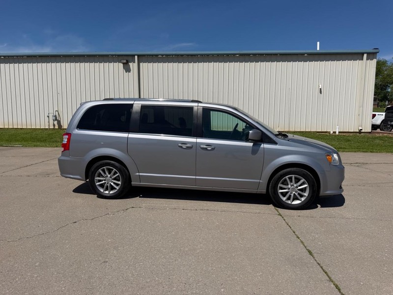 Dodge Grand Caravan Vehicle Full-screen Gallery Image 2