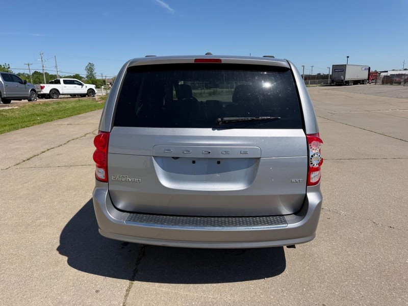 Dodge Grand Caravan Vehicle Full-screen Gallery Image 4