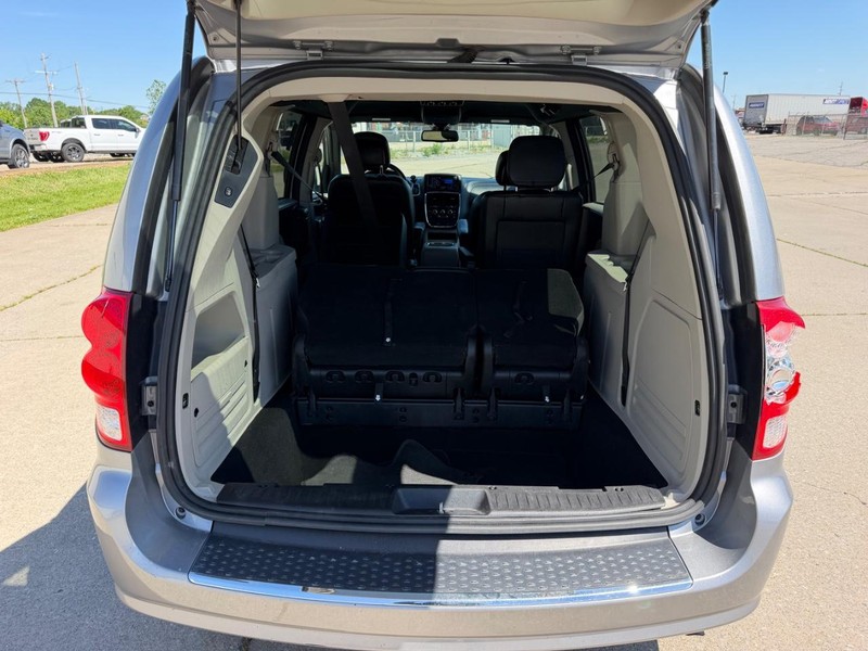 Dodge Grand Caravan Vehicle Full-screen Gallery Image 5