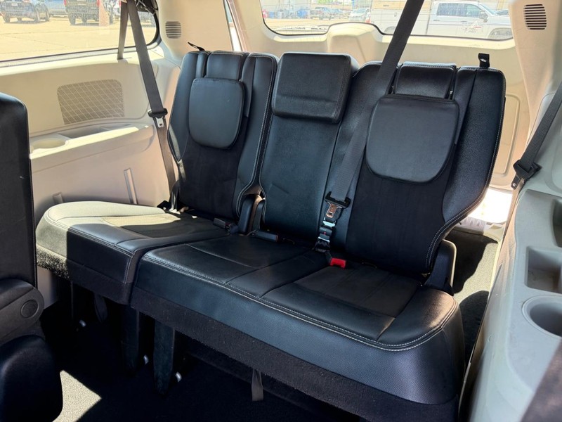 Dodge Grand Caravan Vehicle Full-screen Gallery Image 8