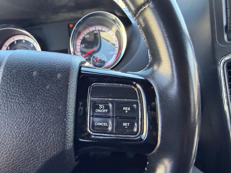Dodge Grand Caravan Vehicle Full-screen Gallery Image 14