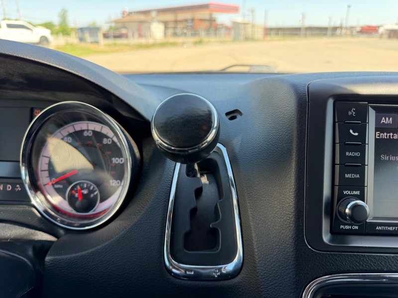Dodge Grand Caravan Vehicle Full-screen Gallery Image 17