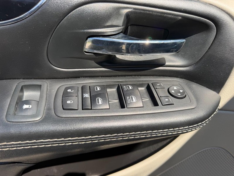 Dodge Grand Caravan Vehicle Full-screen Gallery Image 19
