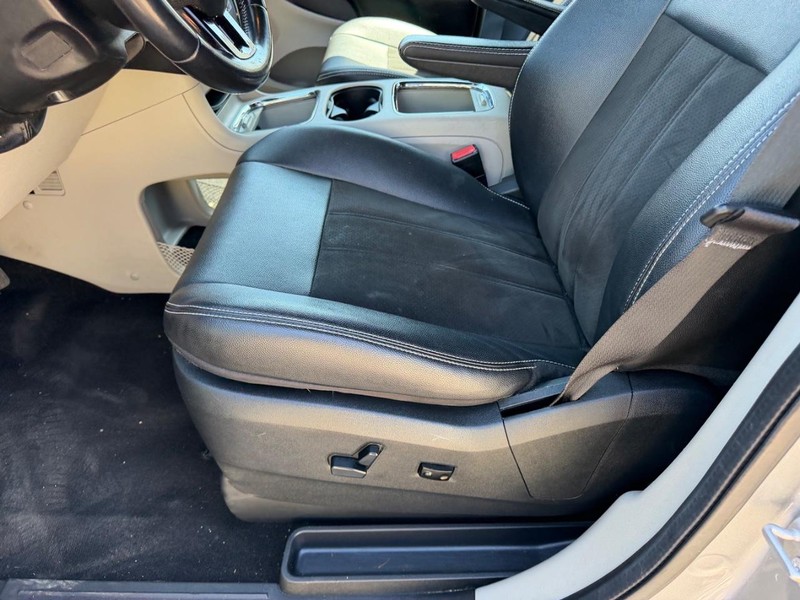 Dodge Grand Caravan Vehicle Full-screen Gallery Image 20