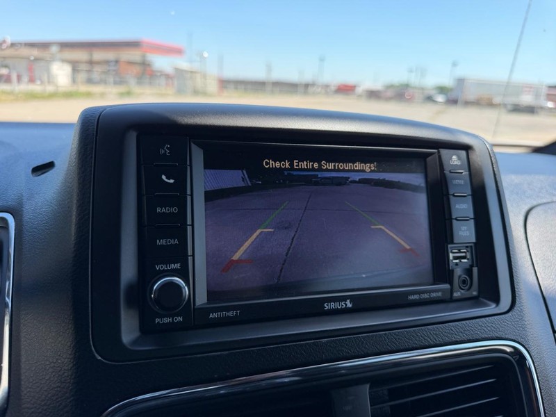 Dodge Grand Caravan Vehicle Full-screen Gallery Image 22