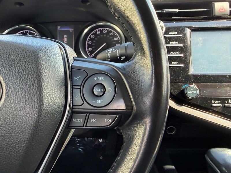 Toyota Camry Vehicle Full-screen Gallery Image 11