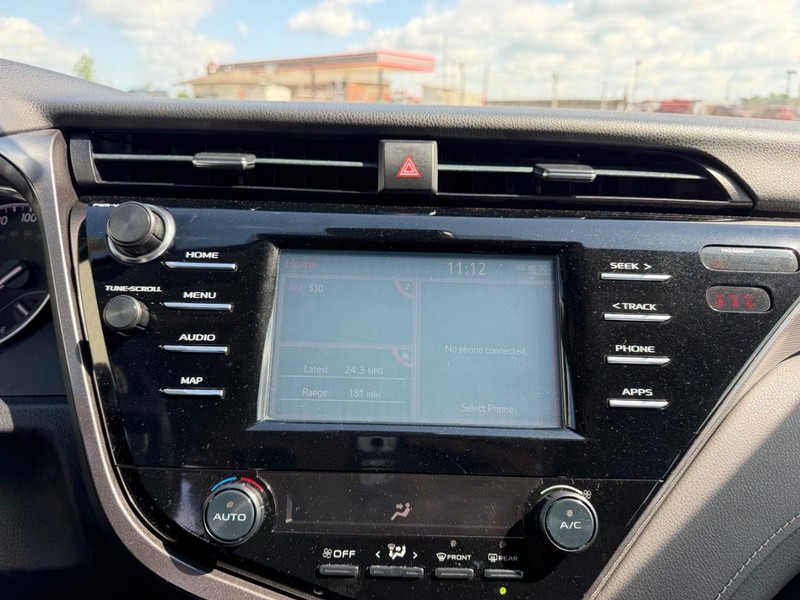 Toyota Camry Vehicle Full-screen Gallery Image 12