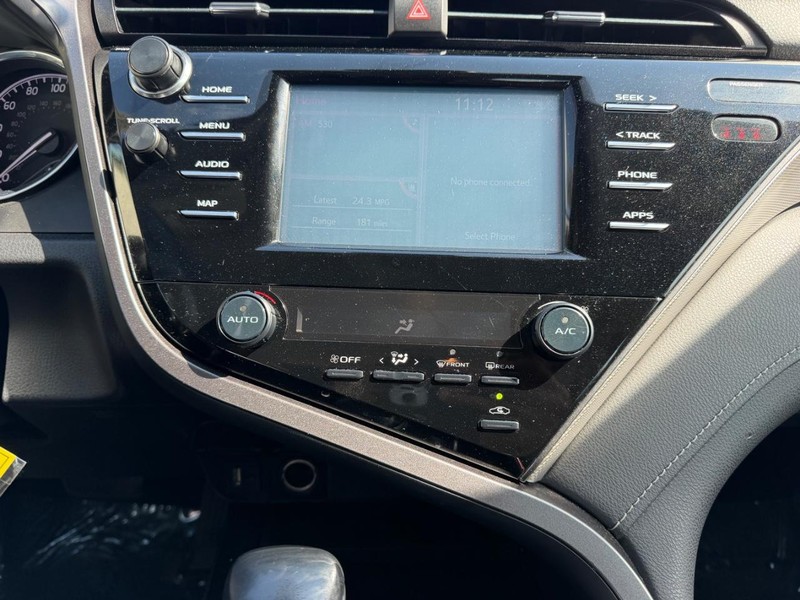 Toyota Camry Vehicle Full-screen Gallery Image 13