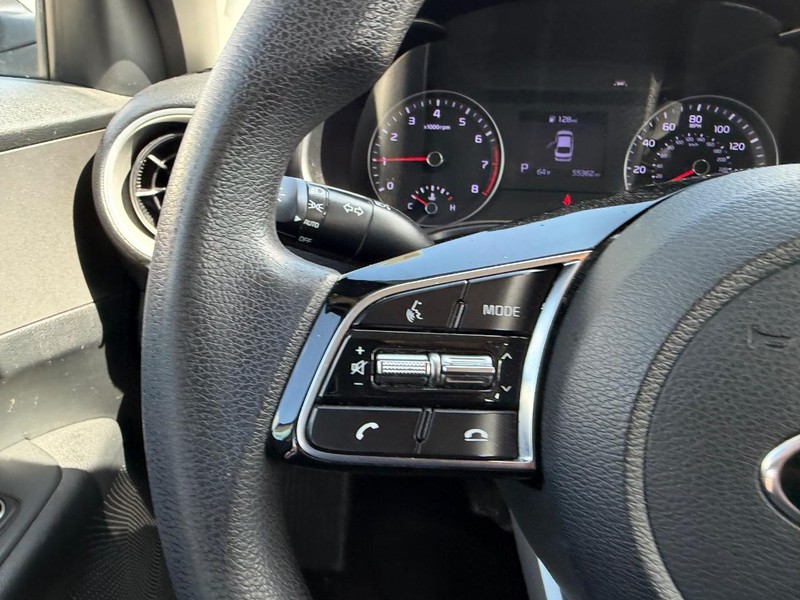 Kia Forte Vehicle Full-screen Gallery Image 9