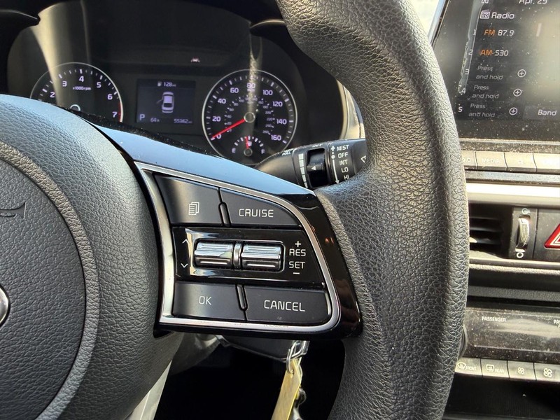 Kia Forte Vehicle Full-screen Gallery Image 10