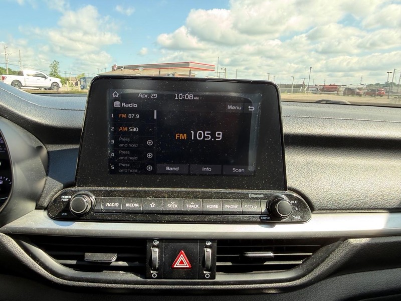 Kia Forte Vehicle Full-screen Gallery Image 11