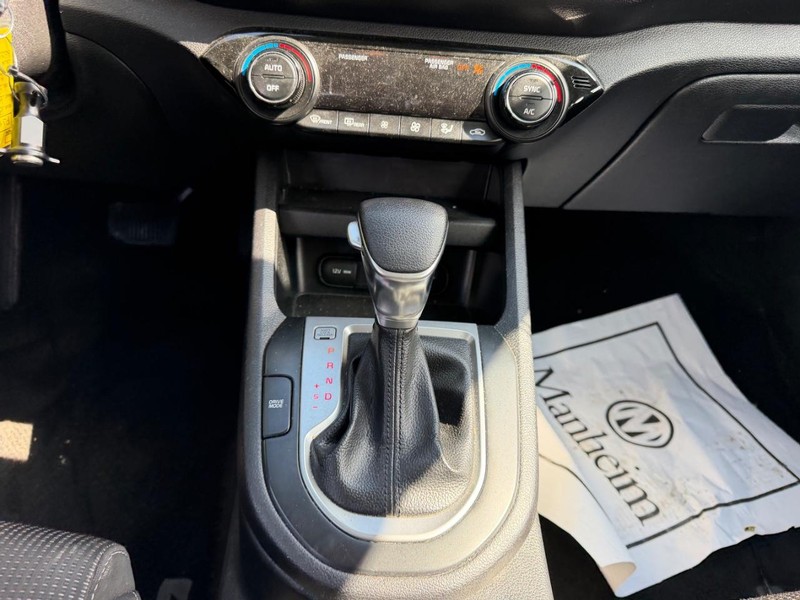 Kia Forte Vehicle Full-screen Gallery Image 13