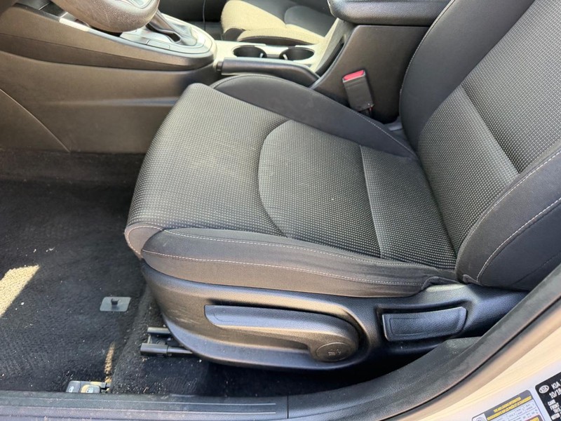 Kia Forte Vehicle Full-screen Gallery Image 16