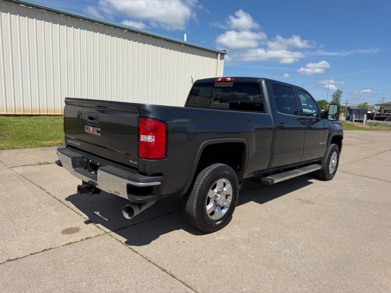 GMC Sierra 2500HD Vehicle Full-screen Gallery Image 3