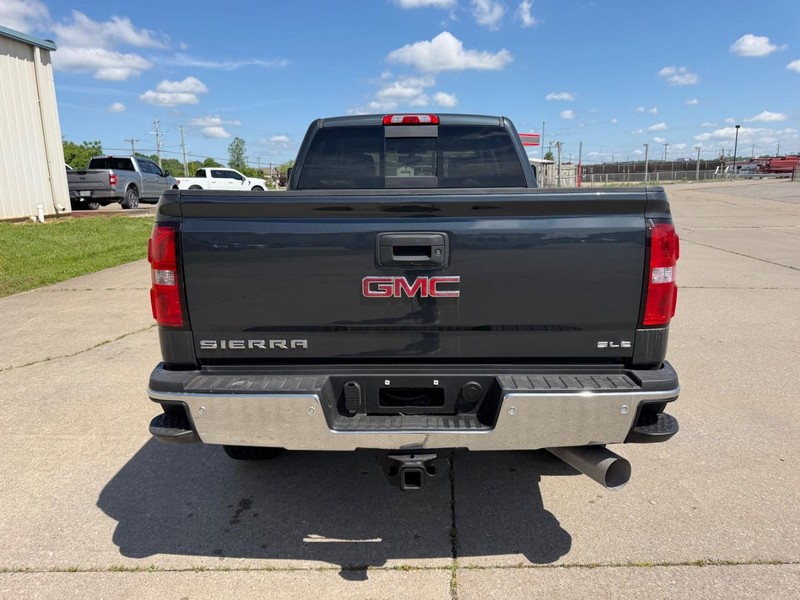 GMC Sierra 2500HD Vehicle Full-screen Gallery Image 4