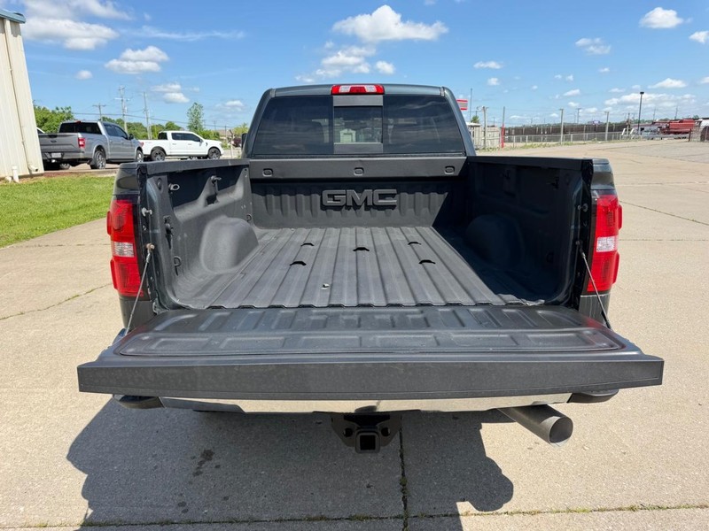GMC Sierra 2500HD Vehicle Full-screen Gallery Image 5