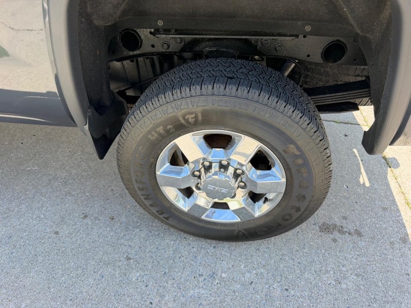 GMC Sierra 2500HD Vehicle Full-screen Gallery Image 6