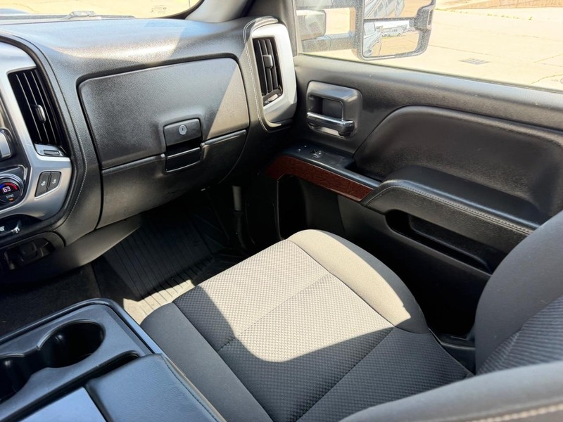 GMC Sierra 2500HD Vehicle Full-screen Gallery Image 14