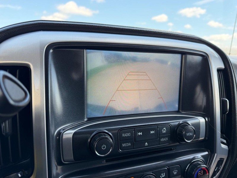 GMC Sierra 2500HD Vehicle Full-screen Gallery Image 17