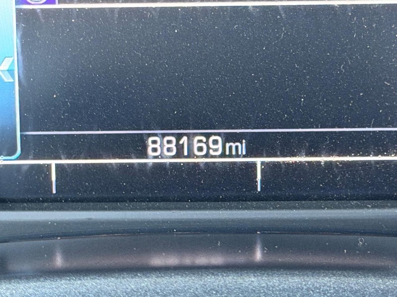 GMC Sierra 2500HD Vehicle Full-screen Gallery Image 18