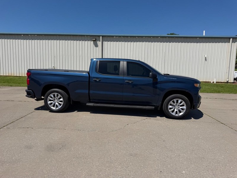 Chevrolet Silverado 1500 Vehicle Full-screen Gallery Image 2