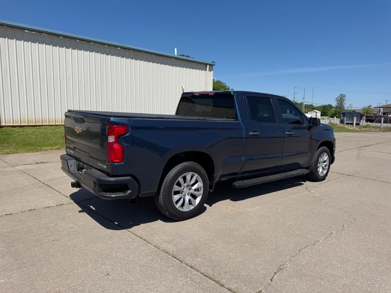 Chevrolet Silverado 1500 Vehicle Full-screen Gallery Image 3