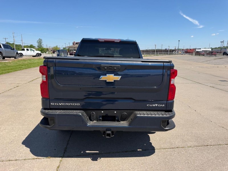 Chevrolet Silverado 1500 Vehicle Full-screen Gallery Image 4