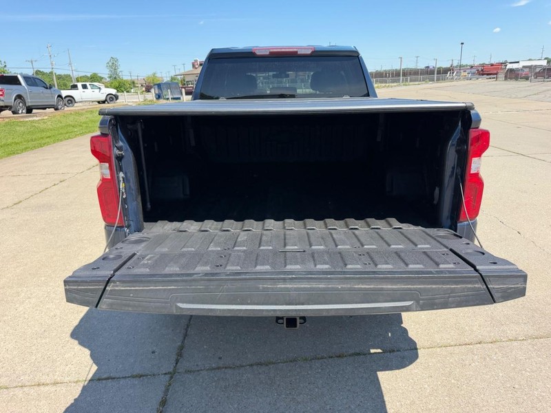 Chevrolet Silverado 1500 Vehicle Full-screen Gallery Image 5