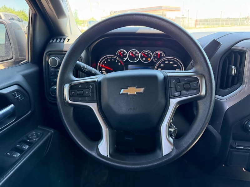 Chevrolet Silverado 1500 Vehicle Full-screen Gallery Image 9