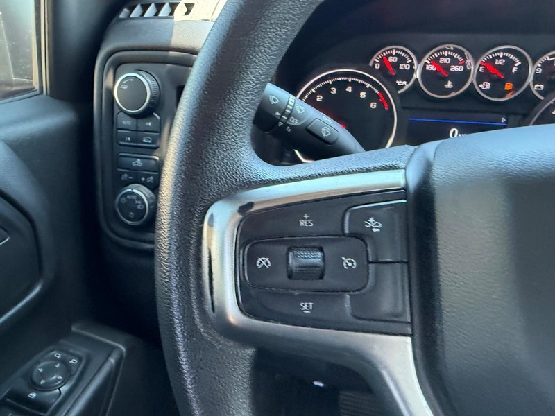Chevrolet Silverado 1500 Vehicle Full-screen Gallery Image 10