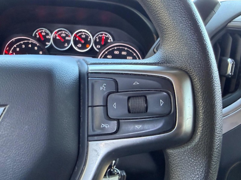 Chevrolet Silverado 1500 Vehicle Full-screen Gallery Image 11
