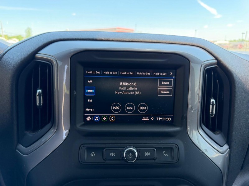 Chevrolet Silverado 1500 Vehicle Full-screen Gallery Image 12
