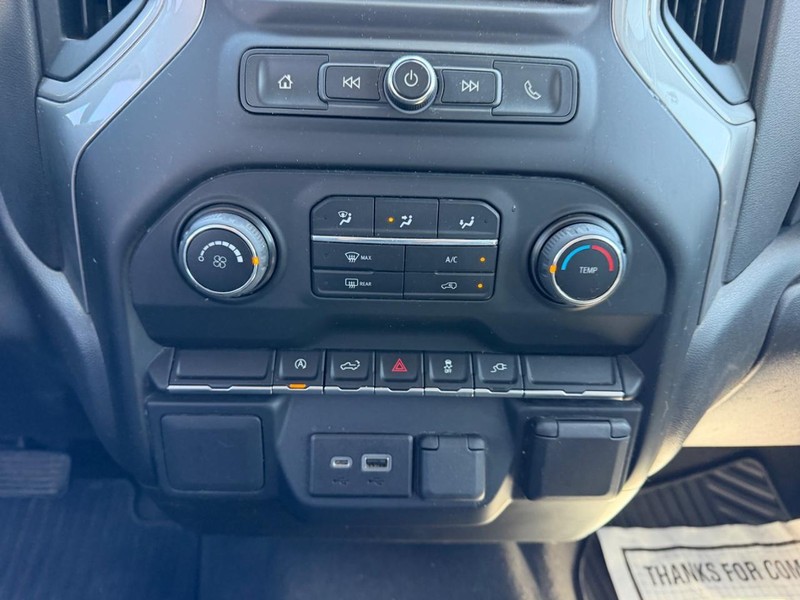 Chevrolet Silverado 1500 Vehicle Full-screen Gallery Image 13