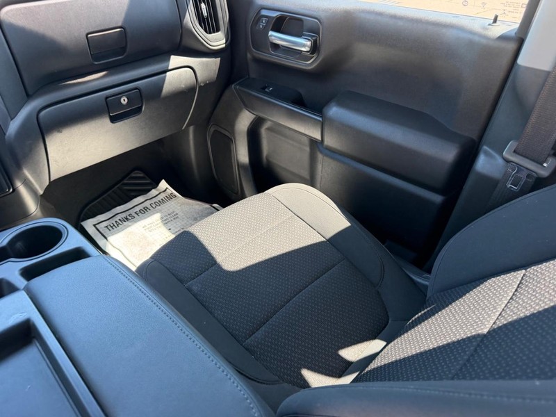 Chevrolet Silverado 1500 Vehicle Full-screen Gallery Image 14