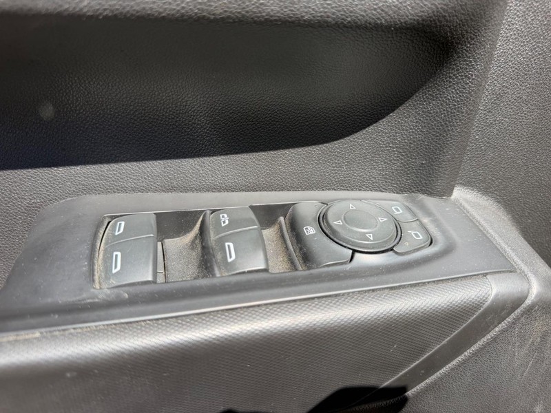 Chevrolet Silverado 1500 Vehicle Full-screen Gallery Image 15