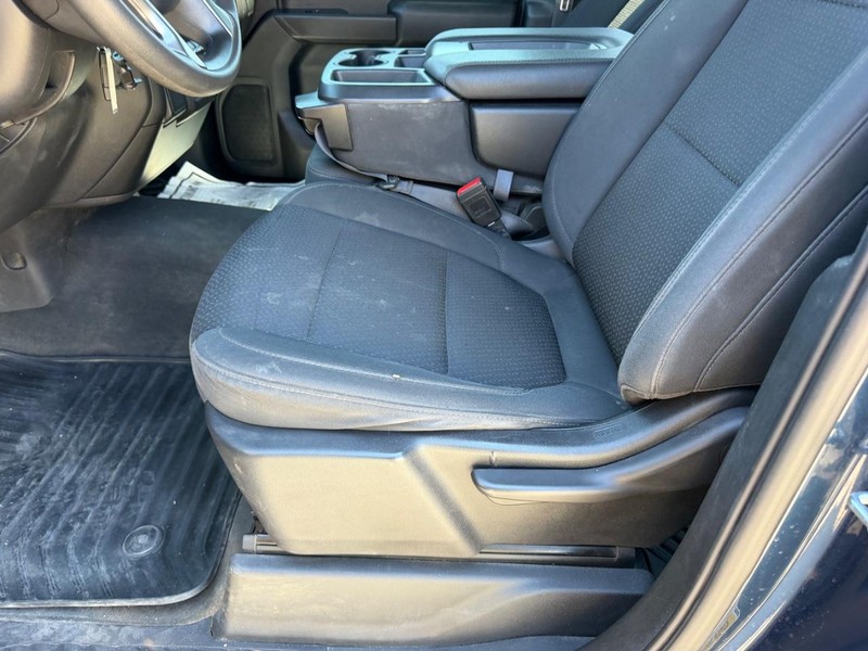 Chevrolet Silverado 1500 Vehicle Full-screen Gallery Image 16