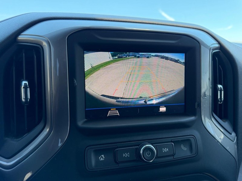 Chevrolet Silverado 1500 Vehicle Full-screen Gallery Image 18