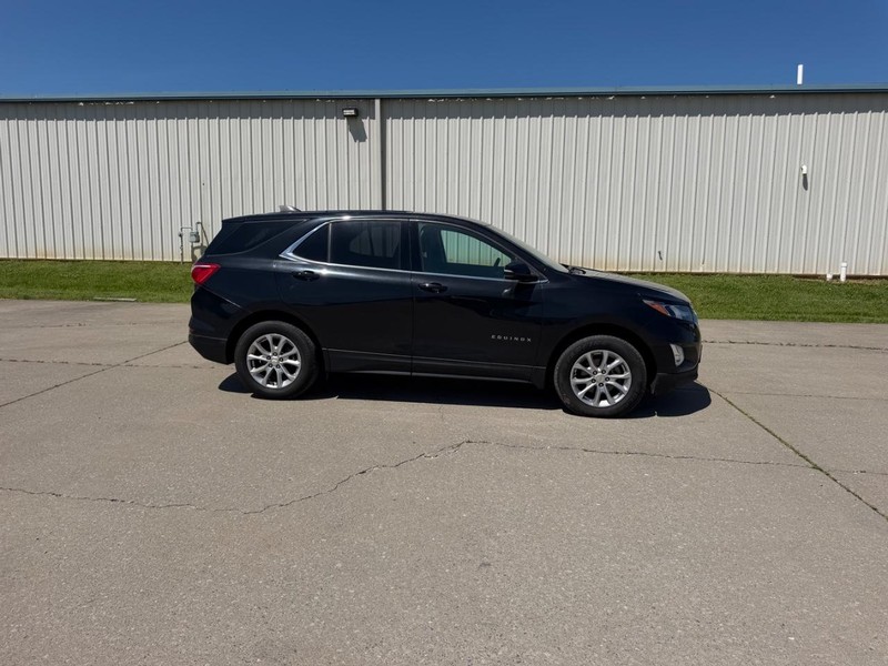 Chevrolet Equinox Vehicle Full-screen Gallery Image 02