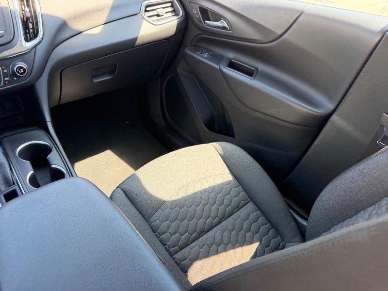 Chevrolet Equinox Vehicle Full-screen Gallery Image 16