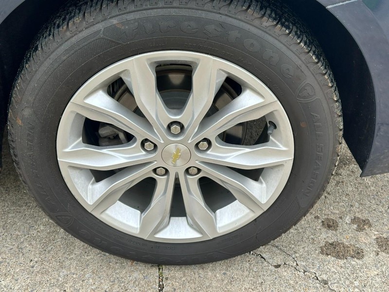 Chevrolet Malibu Vehicle Full-screen Gallery Image 6