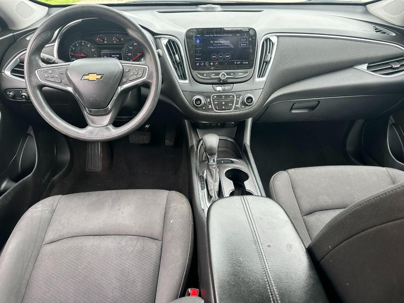 Chevrolet Malibu Vehicle Full-screen Gallery Image 10