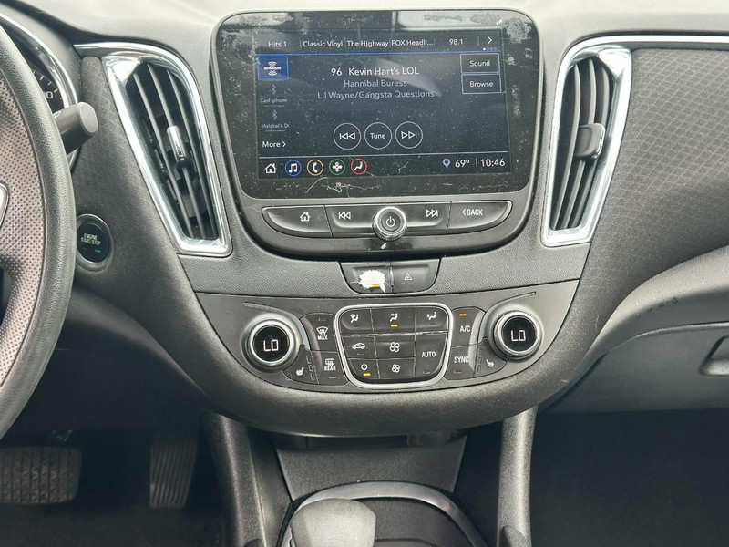 Chevrolet Malibu Vehicle Full-screen Gallery Image 12