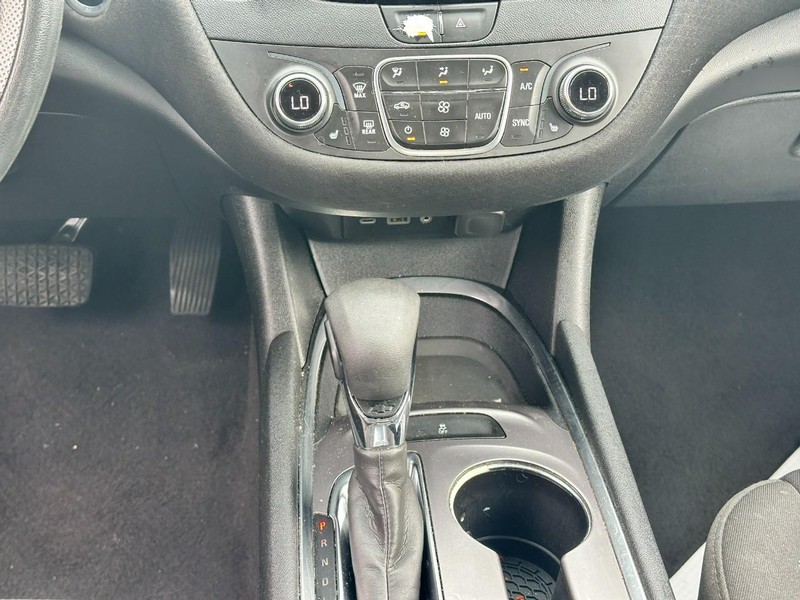 Chevrolet Malibu Vehicle Full-screen Gallery Image 13