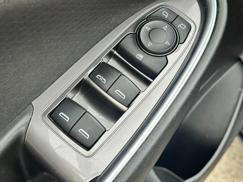 Chevrolet Malibu Vehicle Full-screen Gallery Image 14