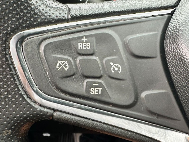 Chevrolet Malibu Vehicle Full-screen Gallery Image 16