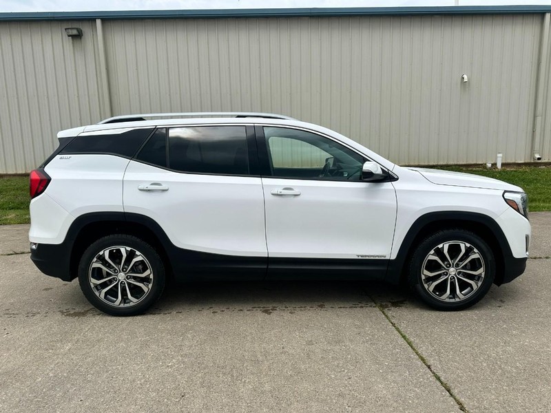 GMC Terrain Vehicle Full-screen Gallery Image 2